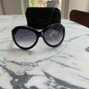 Tom Ford “Elizabeth” oversized chic Black sunglasses with blue gradient
